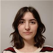 Estudiante universitaria, siempre saqué matrícula de honor en Español hasta bachillerato. Experiencia con familia ucraniana.